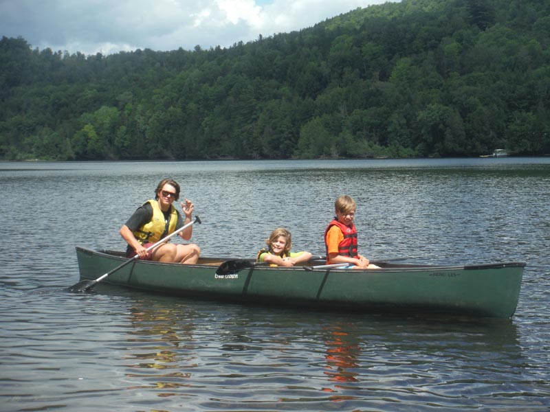 Let's go canoeing! Our guides will safely paddle with you to our secret campfire spot, where we'll eat and drink until you're ready to return home. This adventure is also available for children.